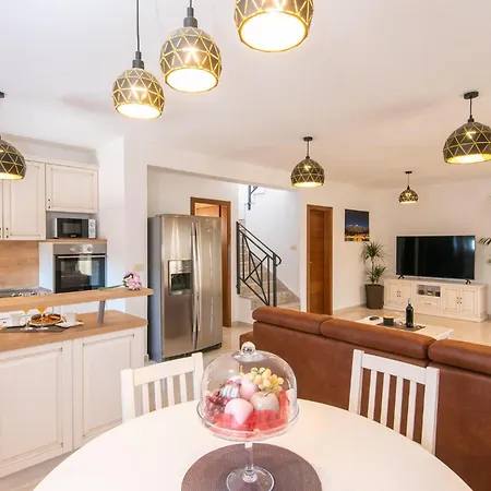 بيت للعطل 3 Bedroom In *