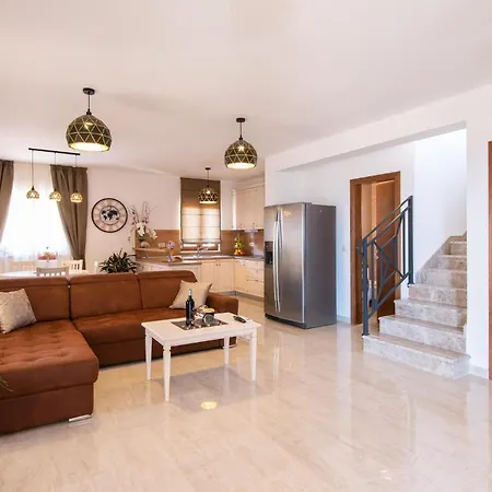 Holiday home 3 Bedroom In Orebic