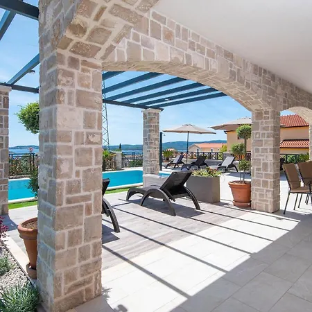 3 Bedroom In أوروبيتش