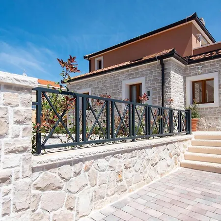 3 Bedroom In Holiday home