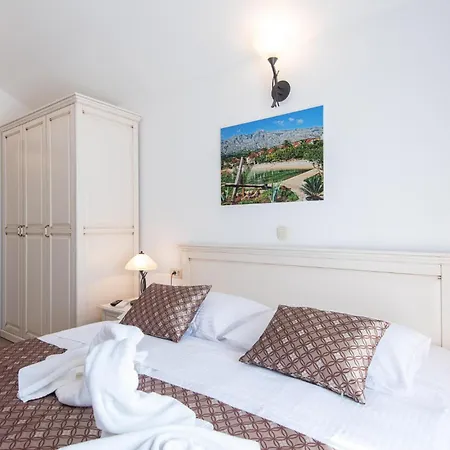 3 Bedroom In Holiday home *