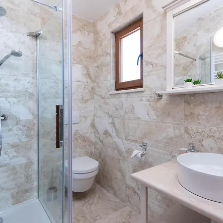 3 Bedroom In أوروبيتش
